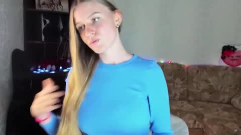 luna_evan online show from December 9, 12:51 pm