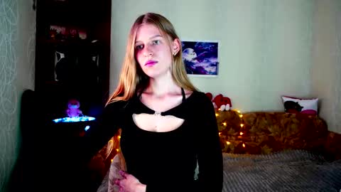 luna_evan online show from October 3, 10:23 am