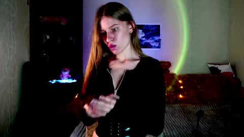 luna_evan online show from December 1, 9:14 am