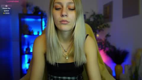 luna_grace18 online show from March 30, 1:45 pm