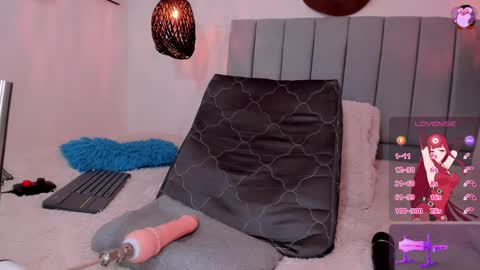 LUNA LOBOO online show from April 30, 8:57 pm
