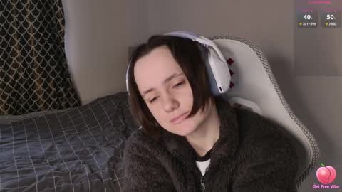 luna_loveeee online show from April 2, 4:43 am