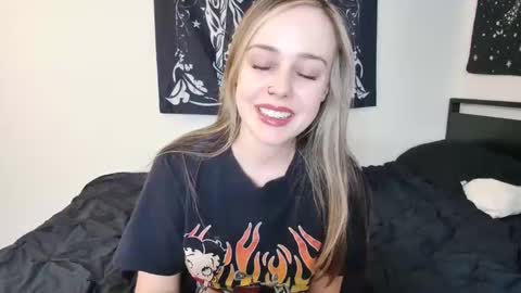 Snapshot of luna_lovelyy chatting on September 11, 9:26 pm Luna online show from September 11, 9:26 pm