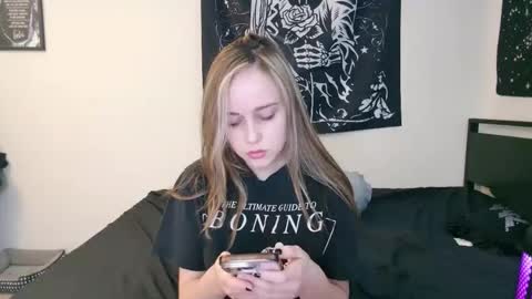Snapshot of luna_lovelyy chatting on October 16, 6:31 pm Luna online show from October 16, 6:31 pm