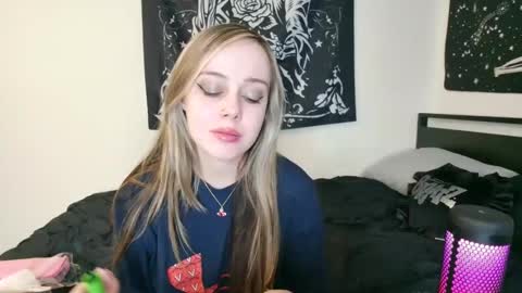 Snapshot of luna_lovelyy chatting on October 21, 12:33 am Luna online show from October 21, 12:33 am