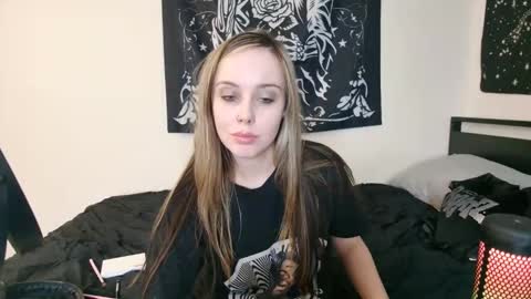 Snapshot of luna_lovelyy chatting on October 21, 10:21 pm Luna online show from October 21, 10:21 pm