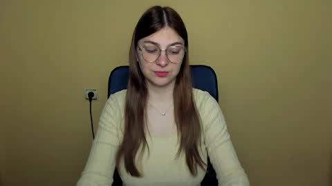 Snapshot of luna_lush_ chatting on April 28, 8:41 am Luna online show from April 28, 8:41 am