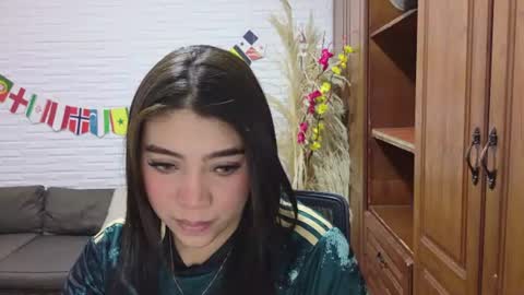 Snapshot of luna_rousse26 chatting on June 23, 12:58 pm luna_rousse26 online show from June 23, 12:58 pm