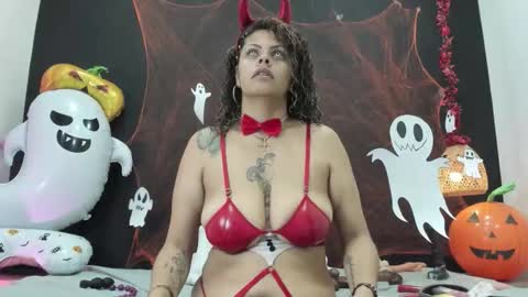 Snapshot of luna_smit_ chatting on October 24, 8:38 pm Luna online show from October 24, 8:38 pm