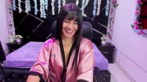 luna_staar_ online show from February 4, 1:11 am