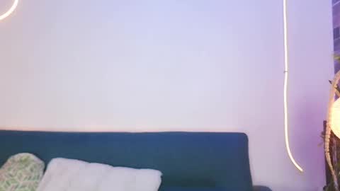 luna_valen online show from April 24, 4:26 am