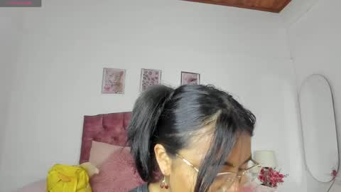 luna_velveth1 online show from April 21, 10:43 am