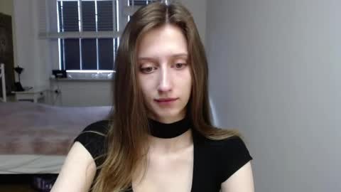 L U N A  online show from April 29, 5:44 am