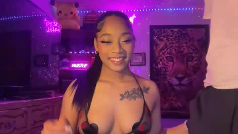 Snapshot of lunaa_11 chatting on May 12, 6:32 am lunaa_11 online show from May 12, 6:32 am