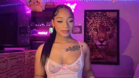 Snapshot of lunaa_11 chatting on May 15, 5:47 am lunaa_11 online show from May 15, 5:47 am
