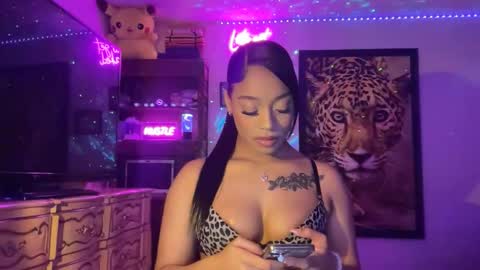 Snapshot of lunaa_11 chatting on May 22, 5:25 am lunaa_11 online show from May 22, 5:25 am