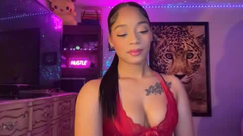 Snapshot of lunaa_11 chatting on June 4, 6:41 am lunaa_11 online show from June 4, 6:41 am