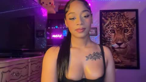 Snapshot of lunaa_11 chatting on June 5, 5:58 am lunaa_11 online show from June 5, 5:58 am