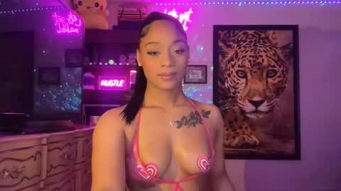 Snapshot of lunaa_11 chatting on June 10, 6:23 am lunaa_11 online show from June 10, 6:23 am