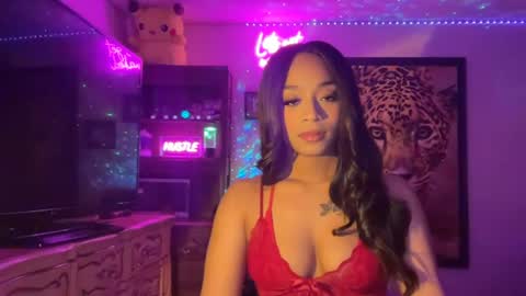 Snapshot of lunaa_11 chatting on June 24, 7:40 am lunaa_11 online show from June 24, 7:40 am