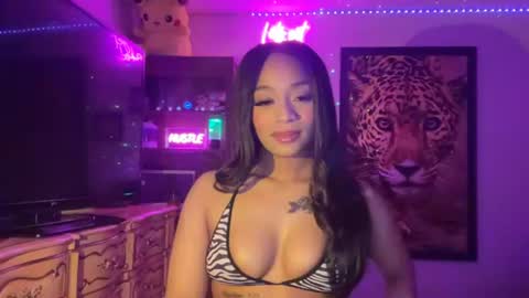 Snapshot of lunaa_11 chatting on June 25, 6:18 am lunaa_11 online show from June 25, 6:18 am