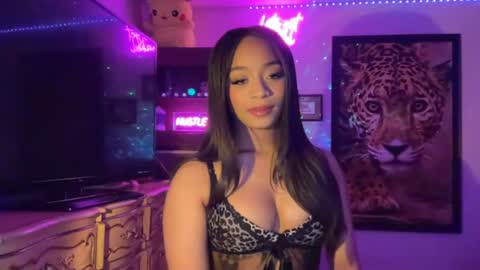 Snapshot of lunaa_11 chatting on June 27, 7:13 am lunaa_11 online show from June 27, 7:13 am