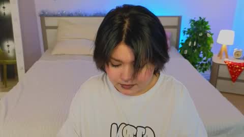 Snapshot of lunaa_blisss chatting on December 14, 10:31 am Alisa online show from December 14, 10:31 am