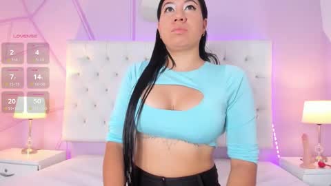 lunaa_hart online show from November 11, 7:58 pm