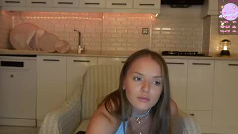 Snapshot of lunaaaura chatting on July 22, 1:30 am Sophia online show from July 22, 1:30 am