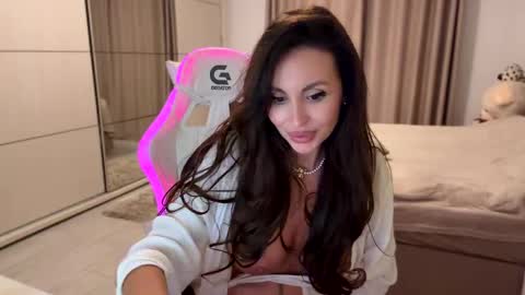 LunaBex online show from April 20, 6:20 pm