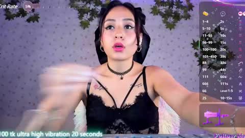 Snapshot of lunacandyy1323 chatting on February 23, 8:33 pm Luna online show from February 23, 8:33 pm