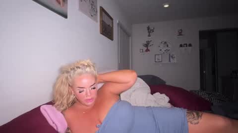 Snapshot of lunadaddysgirl chatting on March 9, 7:45 am Luna Daddys Girl online show from March 9, 7:45 am