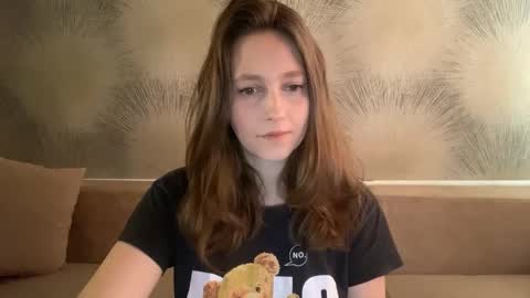 lunafeather online show from February 21, 5:19 am