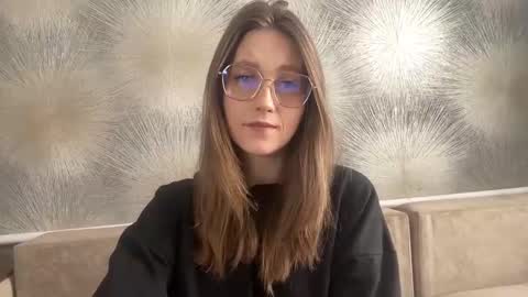 lunafeather online show from March 4, 4:51 am