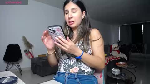 Snapshot of lunagardners chatting on January 5, 10:24 pm lunagardners online show from January 5, 10:24 pm