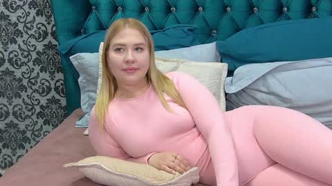 LunaHouston online show from January 31, 2:04 am