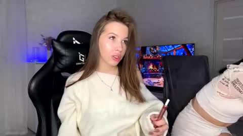 lunail online show from November 21, 8:13 am