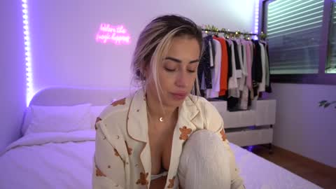 Laura online show from January 15, 11:43 am