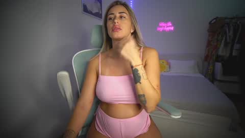 Laura online show from November 21, 12:04 pm