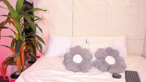 Luna  online show from April 22, 4:26 am