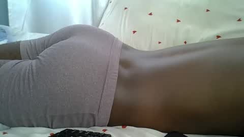 lunalove22_ online show from February 6, 7:45 am