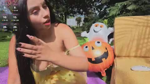 lunaluxe1001 online show from October 31, 1:56 pm