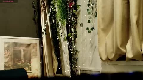 Snapshot of lunamirana chatting on October 10, 7:24 pm Mirana online show from October 10, 7:24 pm