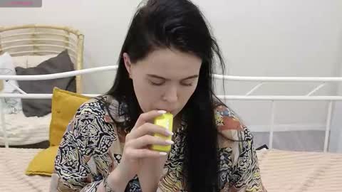 Snapshot of lunamirana chatting on December 15, 1:26 pm Mirana online show from December 15, 1:26 pm