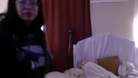 Snapshot of lunamivida chatting on December 3, 9:23 pm karazorel online show from December 3, 9:23 pm