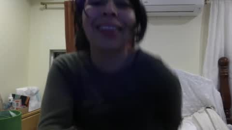 Snapshot of lunamivida chatting on December 11, 5:21 am karazorel online show from December 11, 5:21 am