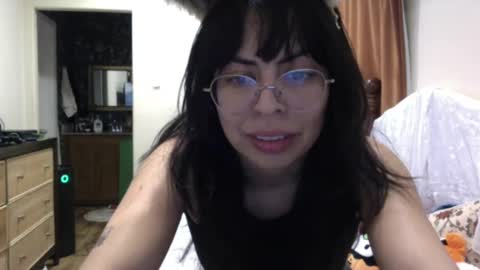 Snapshot of lunamivida chatting on December 13, 6:21 am karazorel online show from December 13, 6:21 am