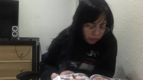 Snapshot of lunamivida chatting on January 15, 9:45 am karazorel online show from January 15, 9:45 am