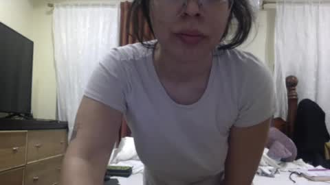 Snapshot of lunamivida chatting on February 18, 5:09 am karazorel online show from February 18, 5:09 am