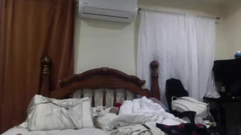 Snapshot of lunamivida chatting on February 23, 2:40 am karazorel online show from February 23, 2:40 am